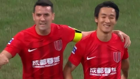 独家爆料：山东泰山U17精英军团启程法国，15位少年将领衔留学梦之旅，开启一年国际足球深造之旅！